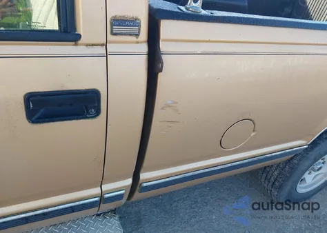 1988 Chevrolet Gmt-400 K2500 из США, поврежденный, VIN 1GCFK24K7JE152082